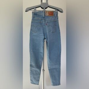 Levi's High Waisted Mom Jeans Light Blue Denim Women's Size 24 New with Tags